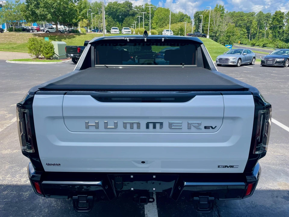 2022 GMC Hummer EV - Image 15 of 31