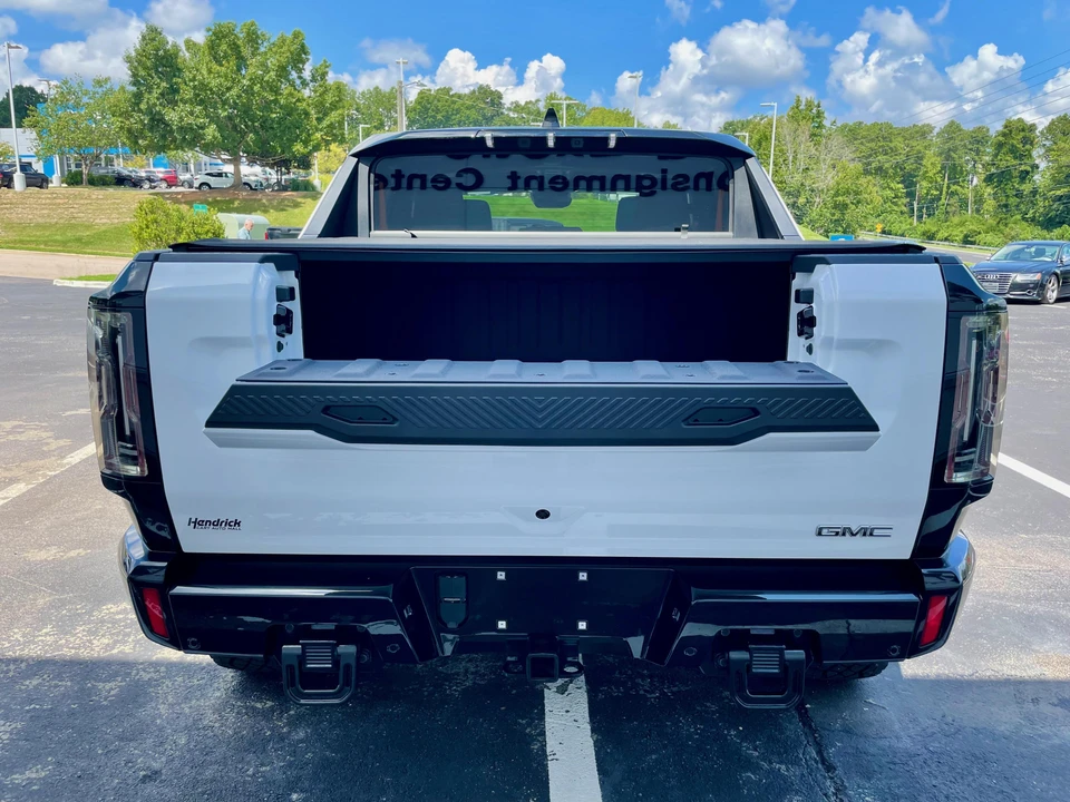 2022 GMC Hummer EV - Image 17 of 31
