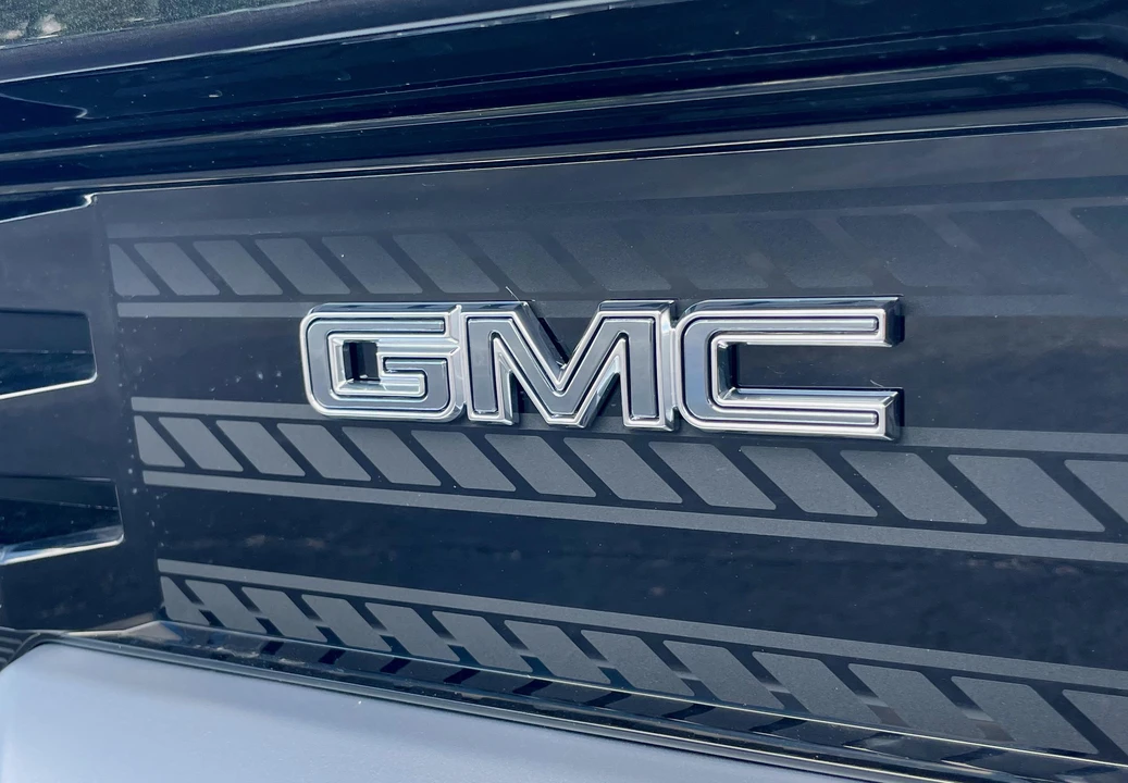 2022 GMC Hummer EV - Image 28 of 31