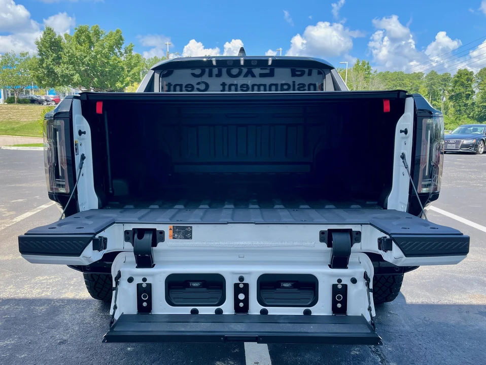 2022 GMC Hummer EV - Image 19 of 31