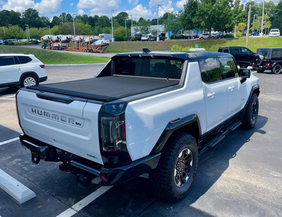 2022 GMC Hummer EV - Image 20 of 31