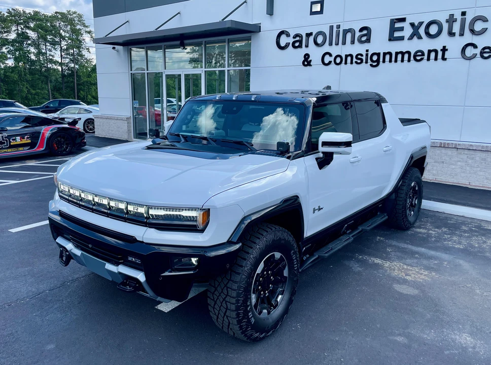 2022 GMC Hummer EV - Image 10 of 31