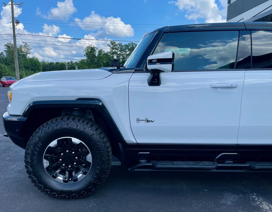 2022 GMC Hummer EV - Image 30 of 31