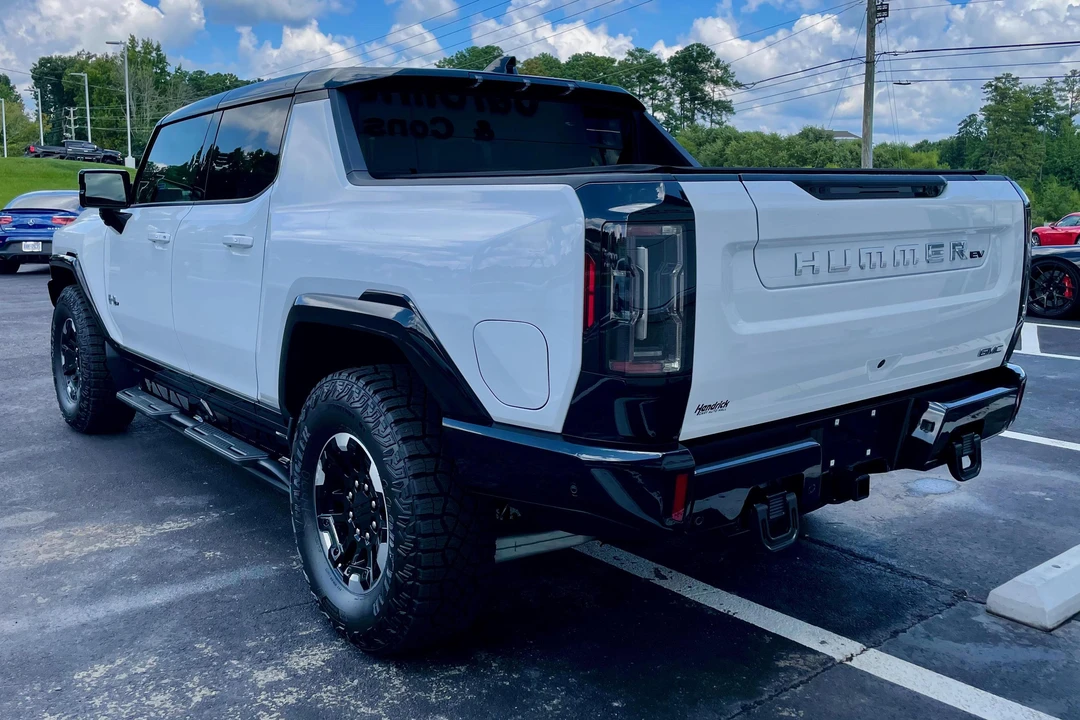 2022 GMC Hummer EV - Image 4 of 31