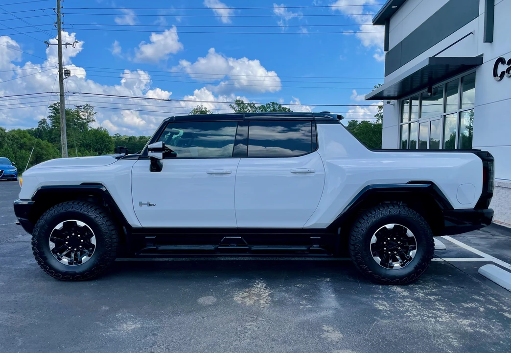 2022 GMC Hummer EV - Image 13 of 31