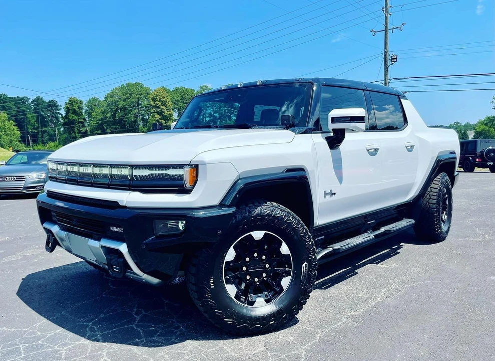 2022 GMC Hummer EV - Image 12 of 31