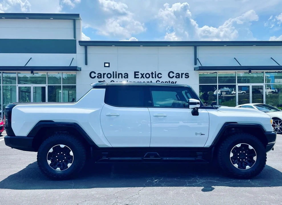 2022 GMC Hummer EV - Image 23 of 31