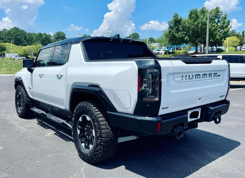 2022 GMC Hummer EV - Image 14 of 31