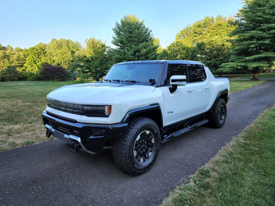 2022 GMC Hummer EV - Image 4 of 31