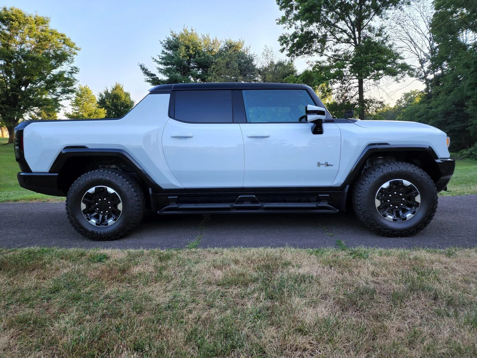 2022 GMC Hummer EV - Image 7 of 31