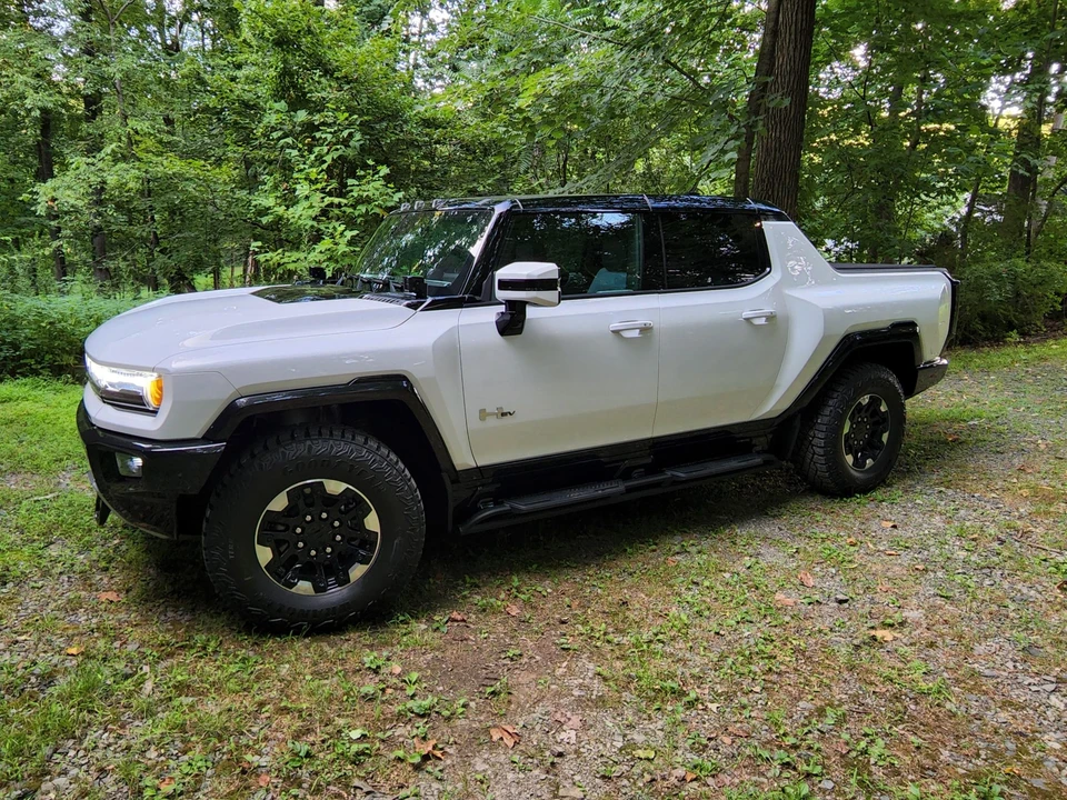 2022 GMC Hummer EV - Image 2 of 31