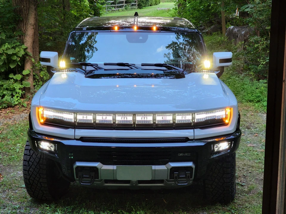 2022 GMC Hummer EV - Image 19 of 31