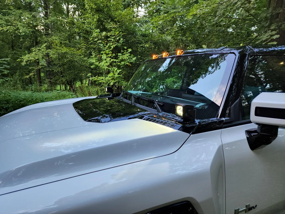 2022 GMC Hummer EV - Image 28 of 31