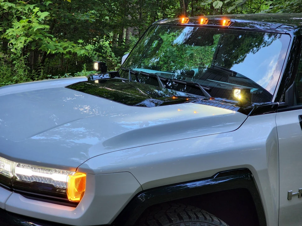 2022 GMC Hummer EV - Image 23 of 31