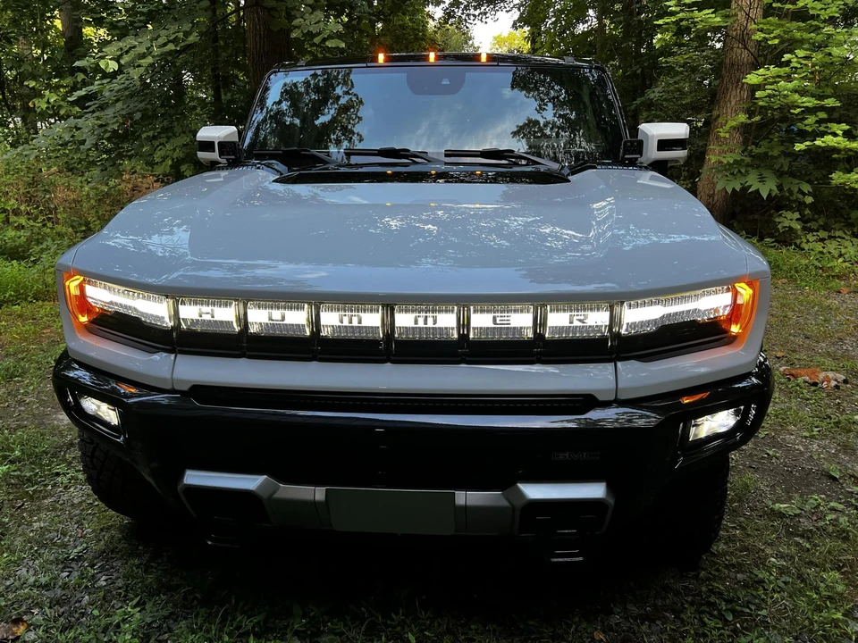 2022 GMC Hummer EV - Image 17 of 31
