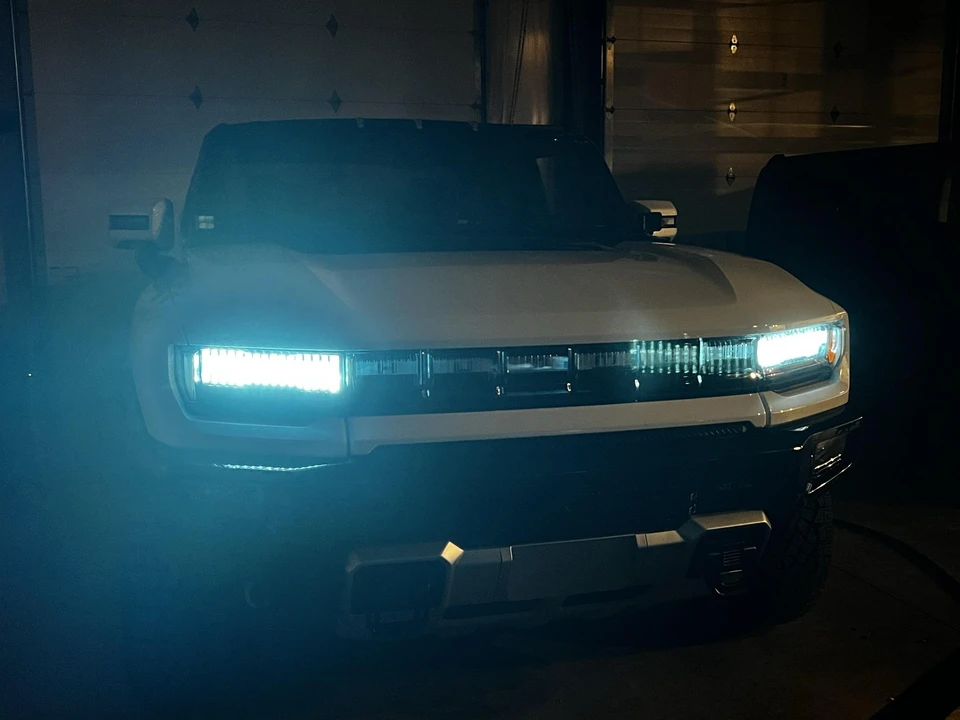 2022 GMC Hummer EV - Image 21 of 31