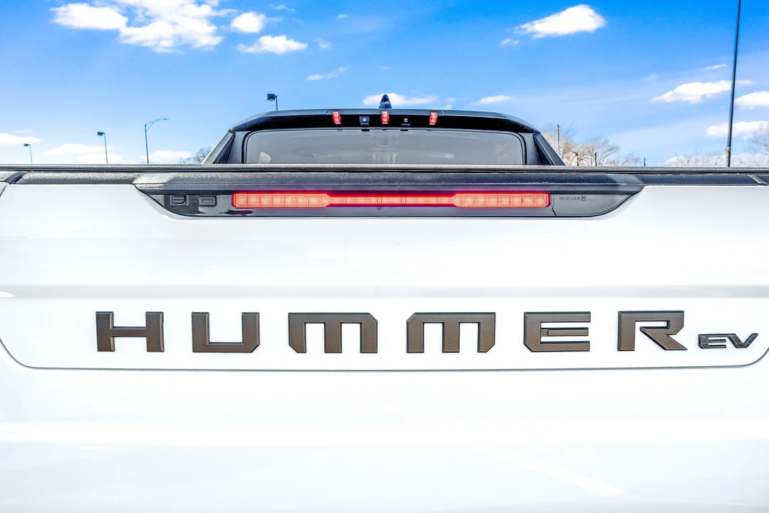 2022 GMC Hummer EV - Image 31 of 31
