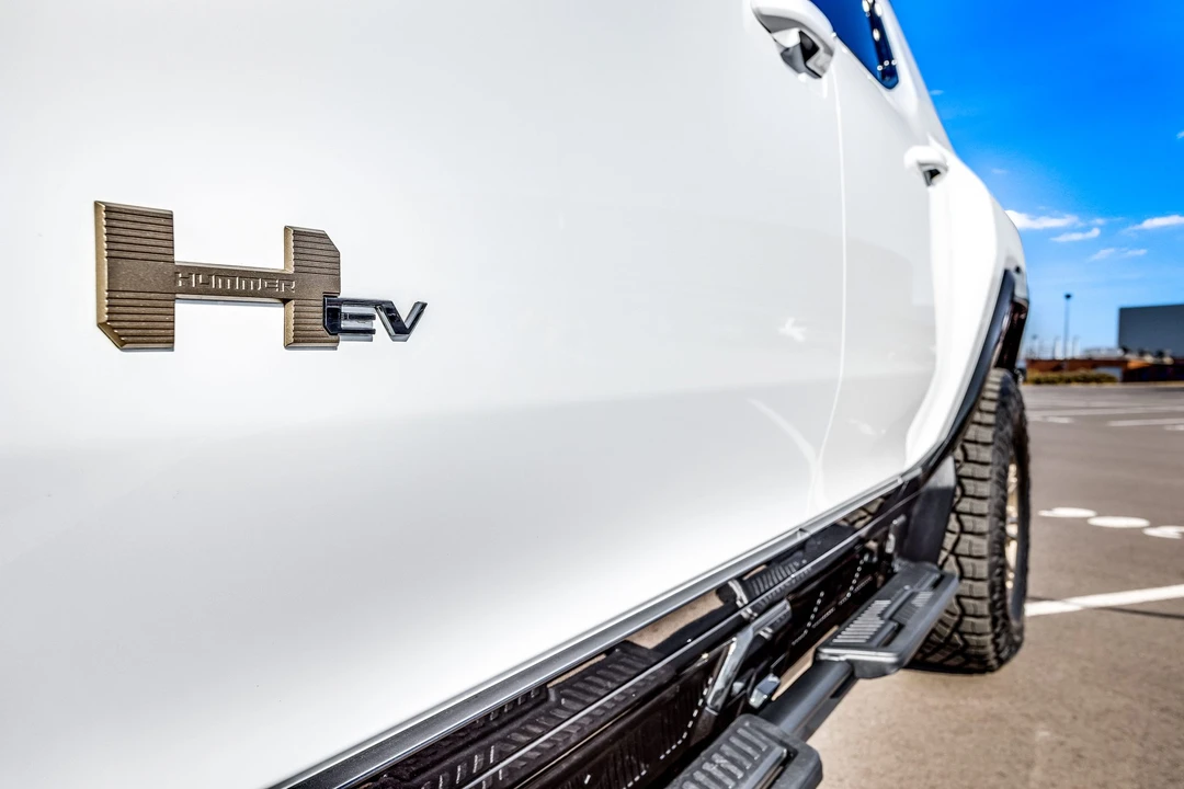 2022 GMC Hummer EV - Image 19 of 31