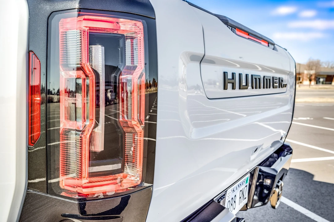 2022 GMC Hummer EV - Image 30 of 31