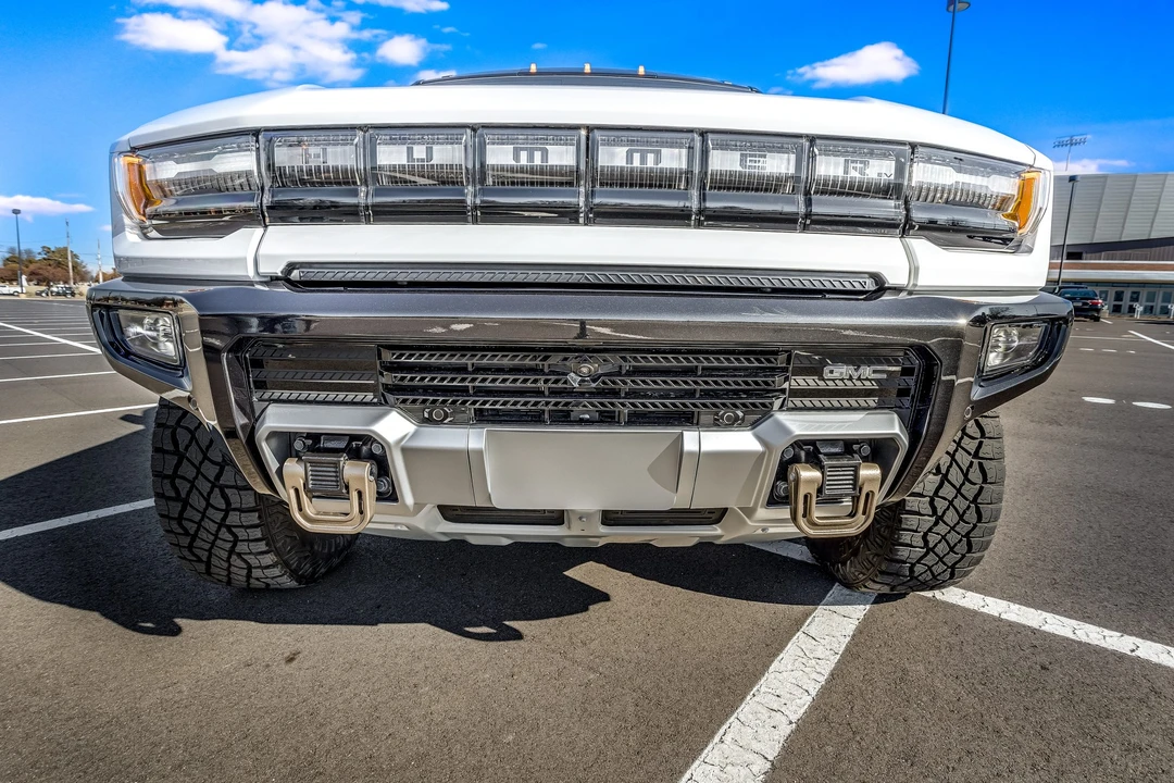 2022 GMC Hummer EV - Image 8 of 31