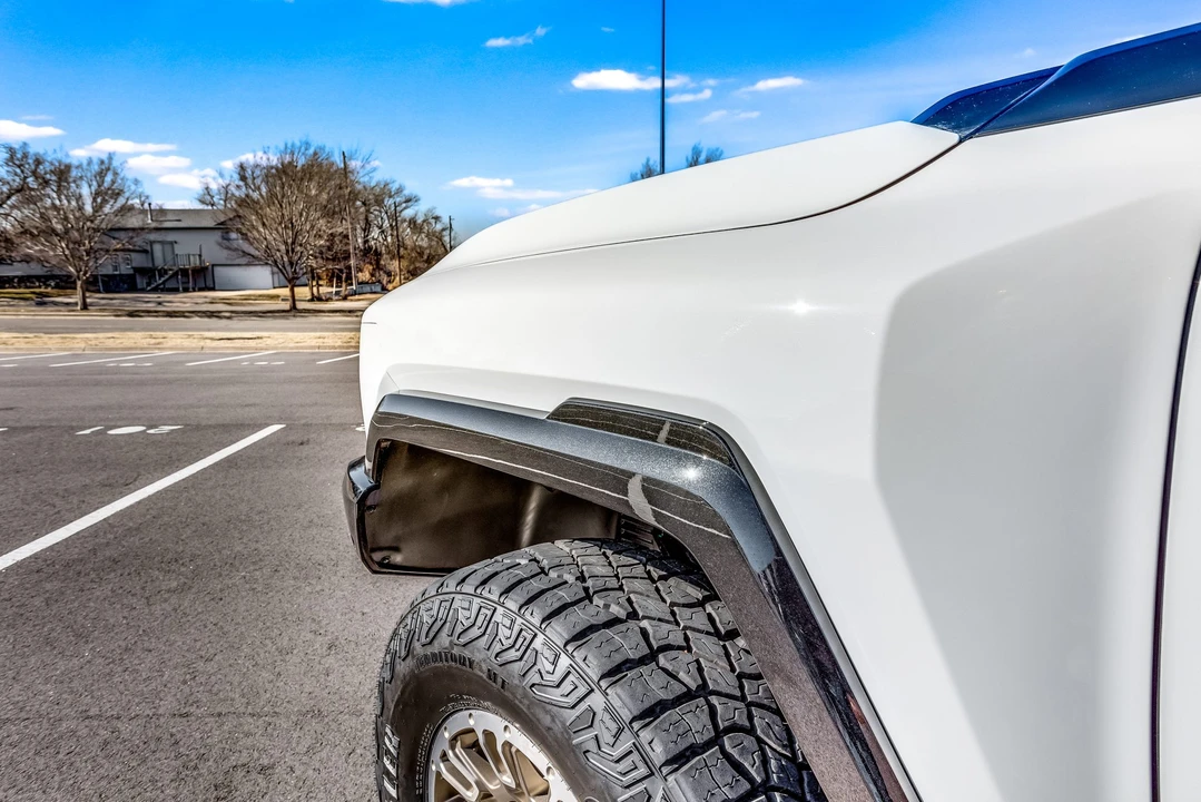 2022 GMC Hummer EV - Image 20 of 31