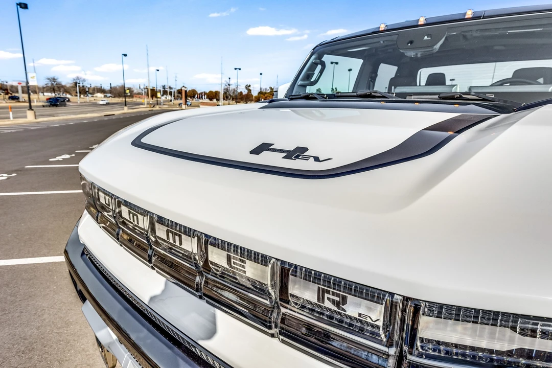 2022 GMC Hummer EV - Image 17 of 31