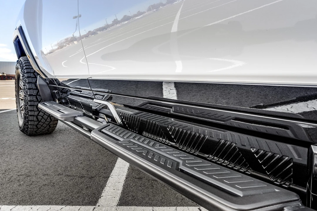 2022 GMC Hummer EV - Image 24 of 31