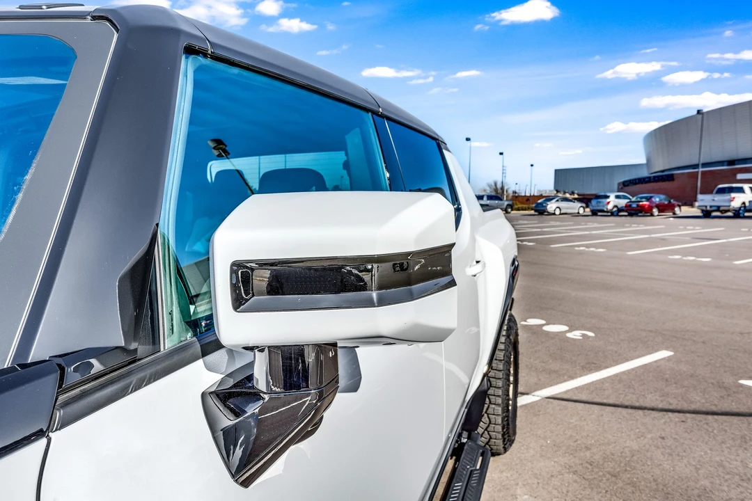 2022 GMC Hummer EV - Image 21 of 31