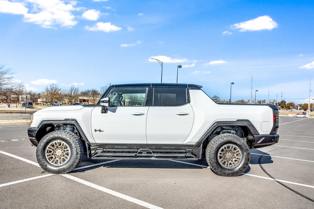 2022 GMC Hummer EV - Image 3 of 31