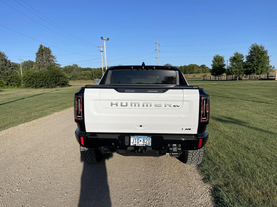 2022 GMC Hummer EV - Image 10 of 31