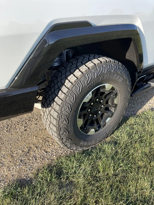 2022 GMC Hummer EV - Image 21 of 31