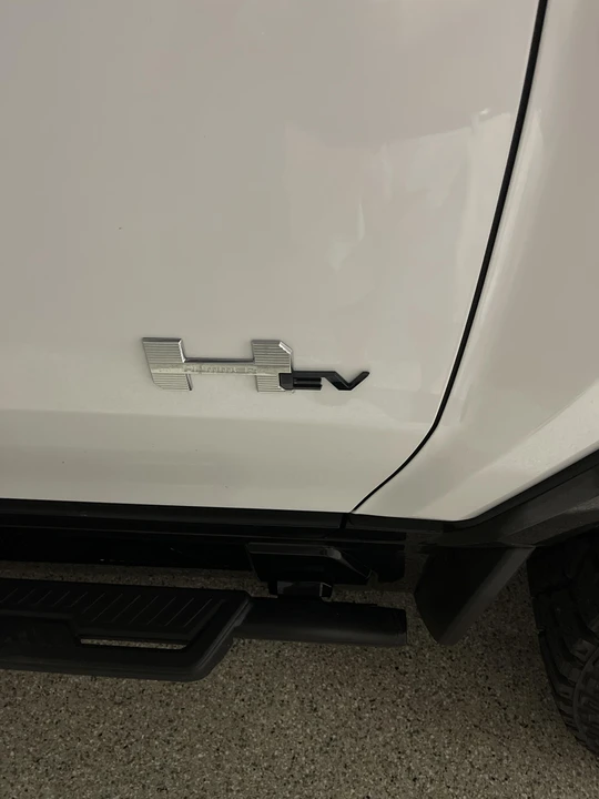 2022 GMC Hummer EV - Image 16 of 31