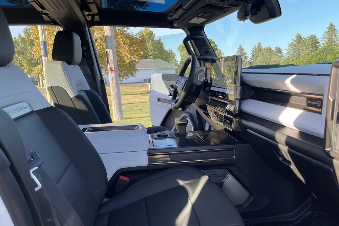 2022 GMC Hummer EV - Image 27 of 31
