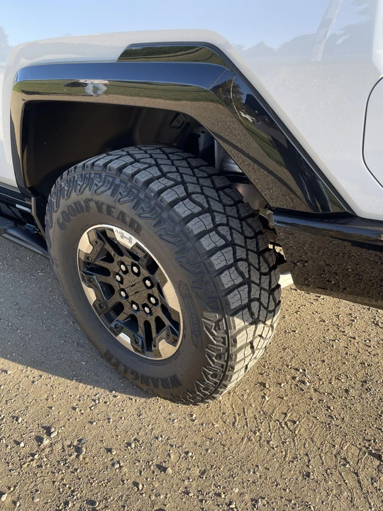 2022 GMC Hummer EV - Image 20 of 31