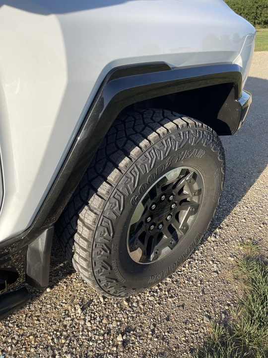 2022 GMC Hummer EV - Image 22 of 31