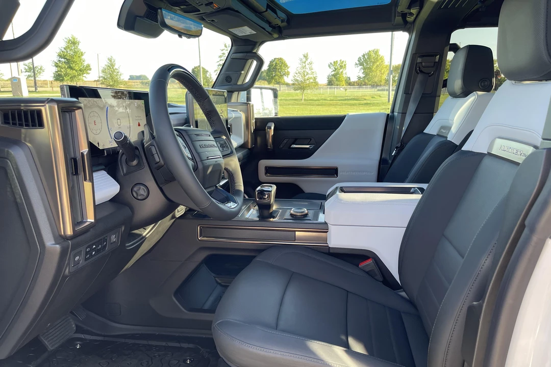 2022 GMC Hummer EV - Image 26 of 31