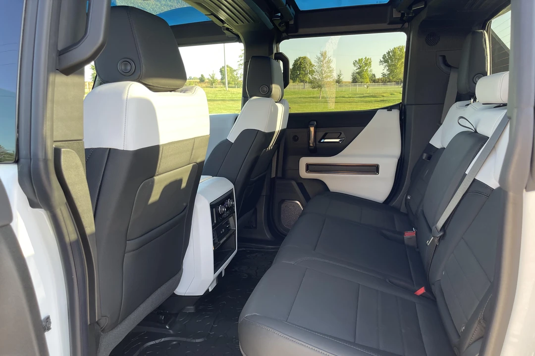 2022 GMC Hummer EV - Image 28 of 31