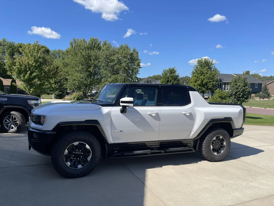 2022 GMC Hummer EV - Image 7 of 31