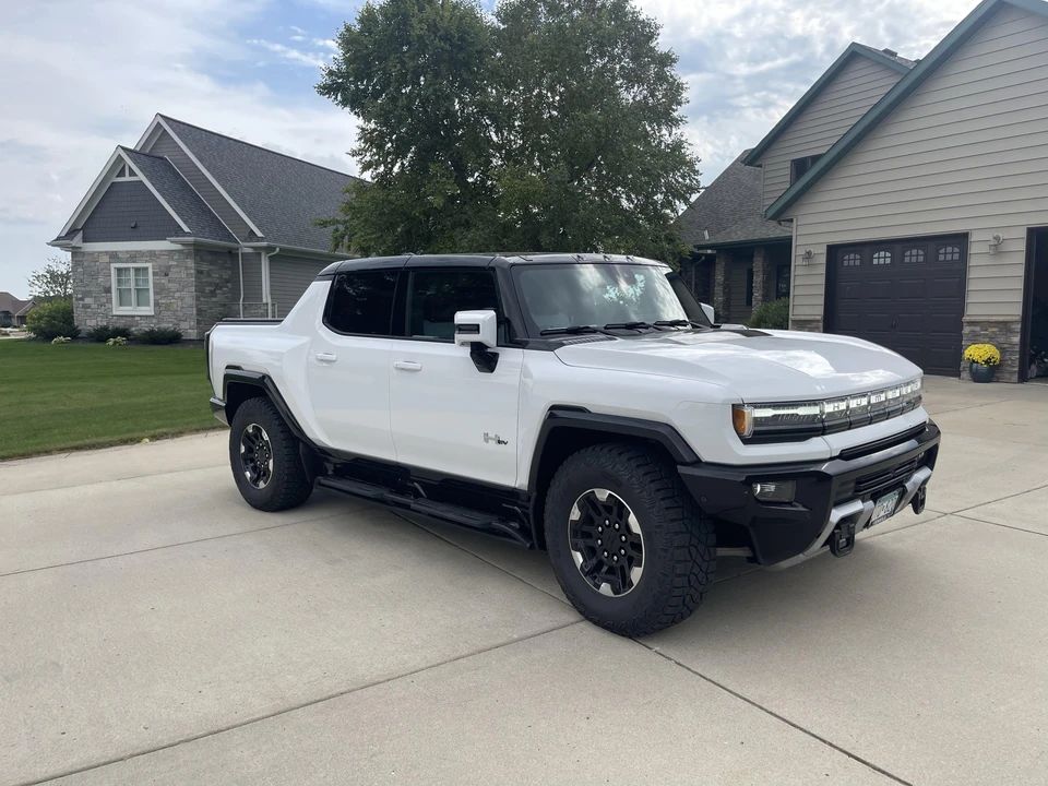 2022 GMC Hummer EV - Image 12 of 31