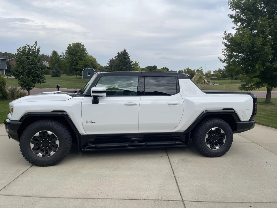 2022 GMC Hummer EV - Image 8 of 31