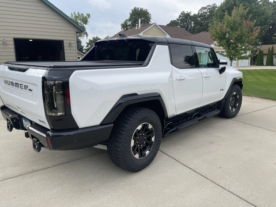 2022 GMC Hummer EV - Image 11 of 31