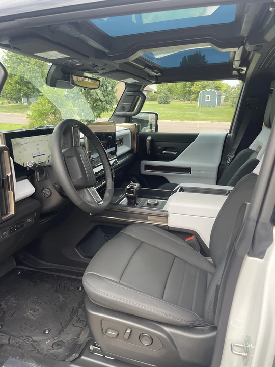 2022 GMC Hummer EV - Image 30 of 31