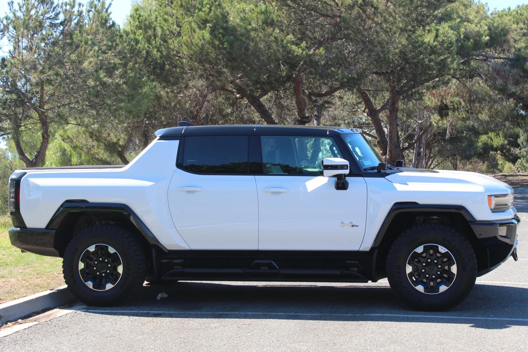 2022 GMC Hummer EV - Image 3 of 8