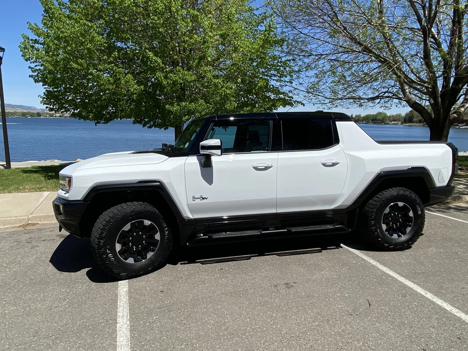 2022 GMC Hummer EV - Image 21 of 31