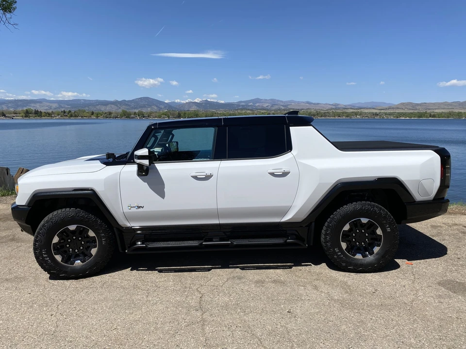 2022 GMC Hummer EV - Image 22 of 31