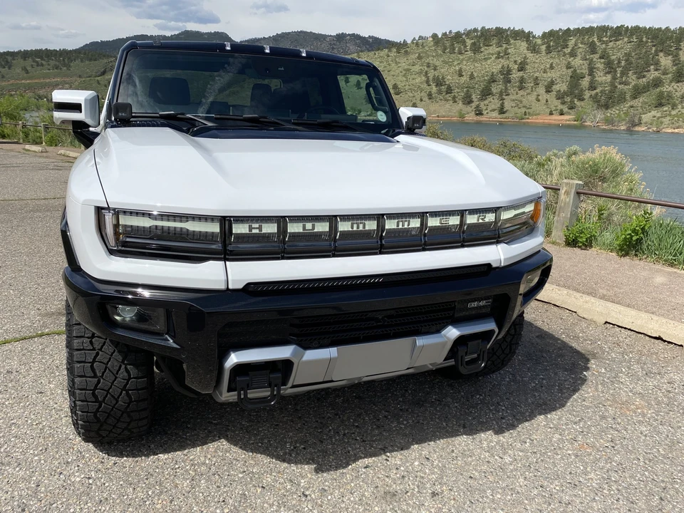 2022 GMC Hummer EV - Image 18 of 31