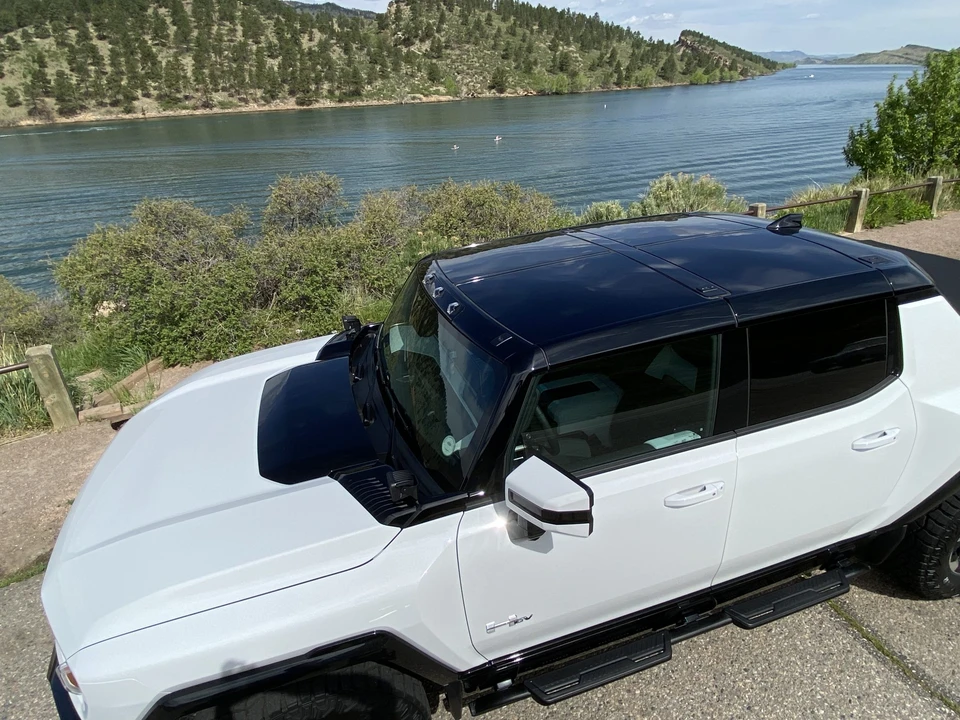 2022 GMC Hummer EV - Image 28 of 31