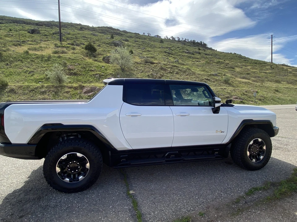 2022 GMC Hummer EV - Image 24 of 31