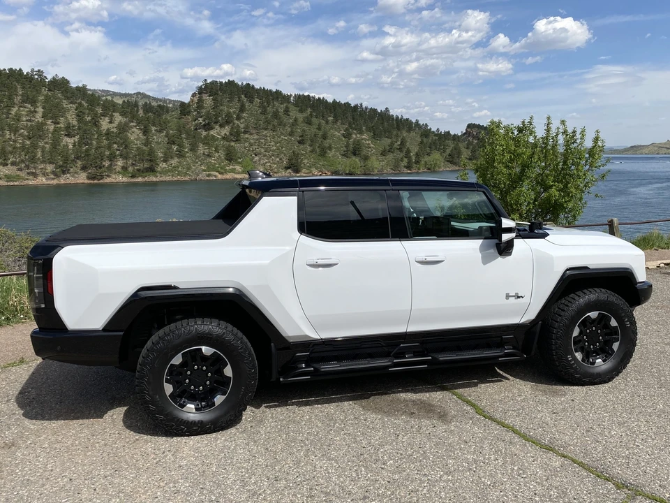 2022 GMC Hummer EV - Image 14 of 31