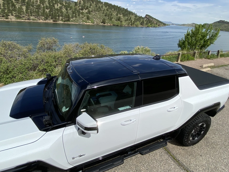 2022 GMC Hummer EV - Image 25 of 31